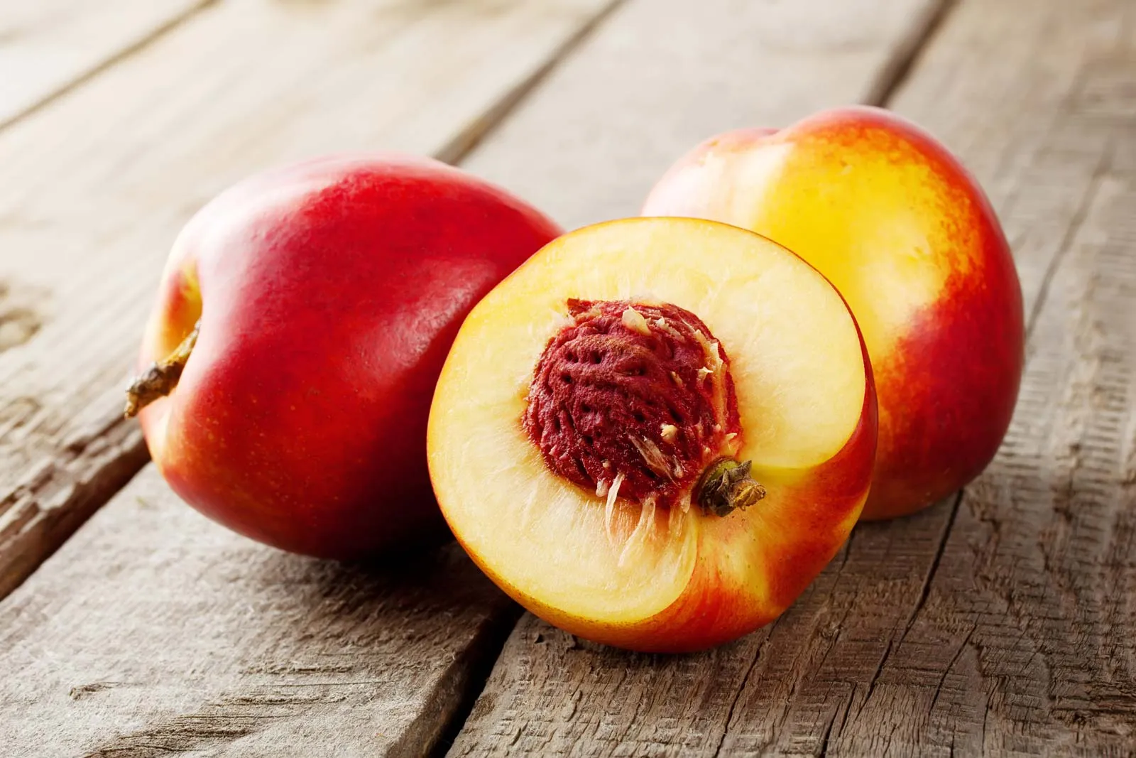 Nectarine-fruits.webp