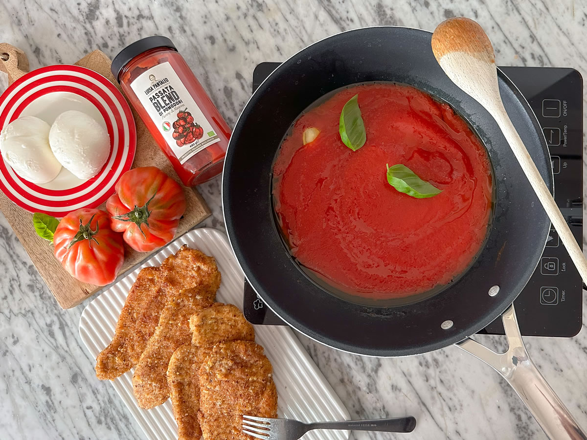 PROCEDIMENTO-Pollo-alla-pizzaiola-con-Passata-BLEND-di-pomodori-PANTALEO4.jpg