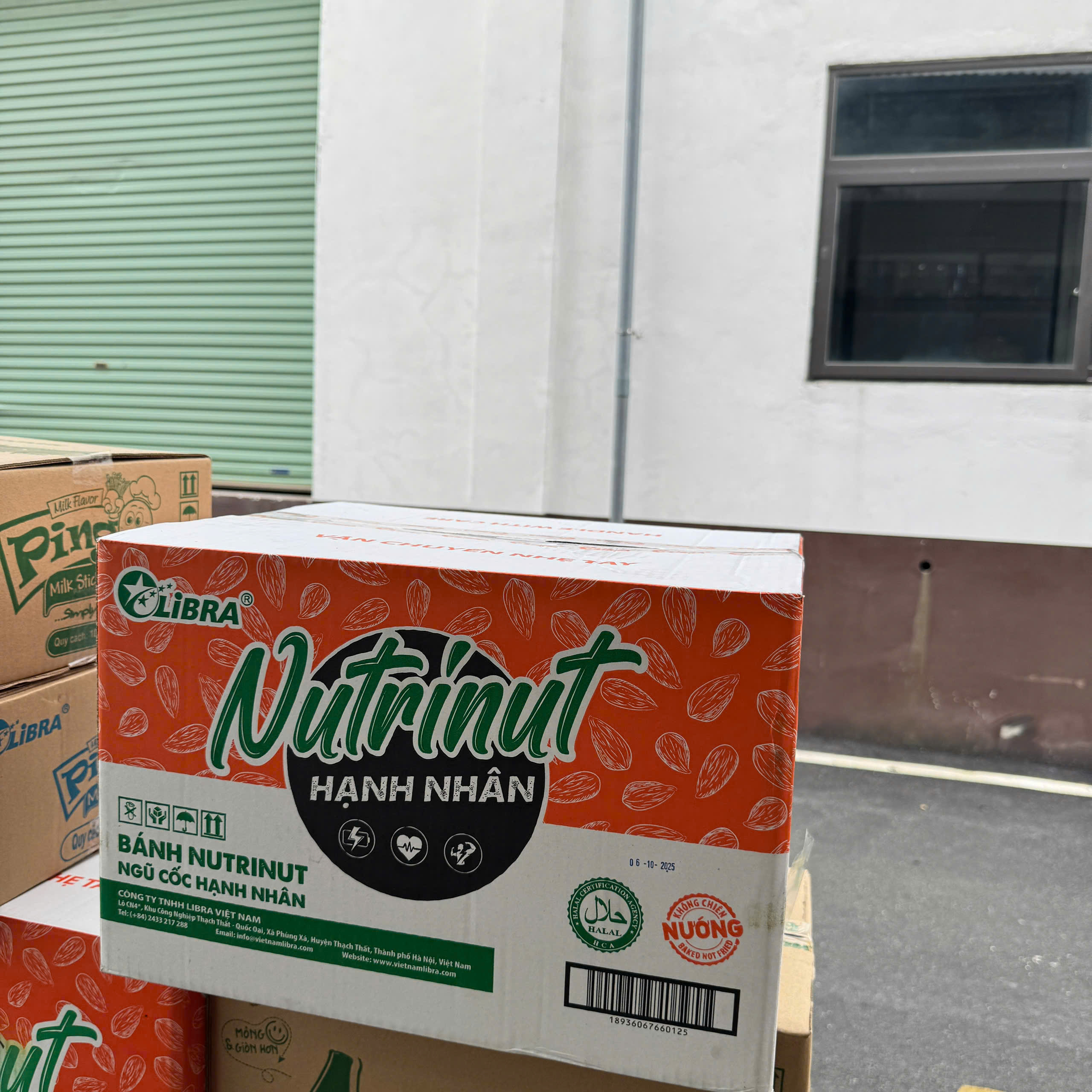 z_nutrinut cartons.jpg