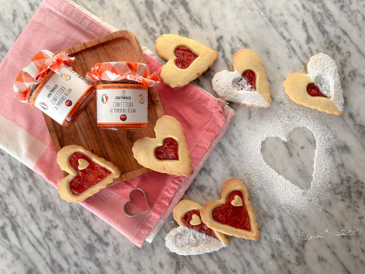 SCATTO-Pantaleo-Cuori-di-frolla-con-confettura-di-Pomodoro-Regina-2.jpg