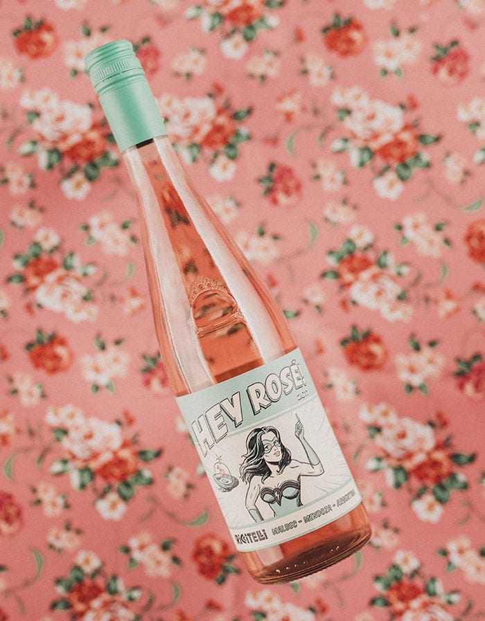 vinos_0025_18.-Riccitelli-Mantel-Hey-Rosé.jpg