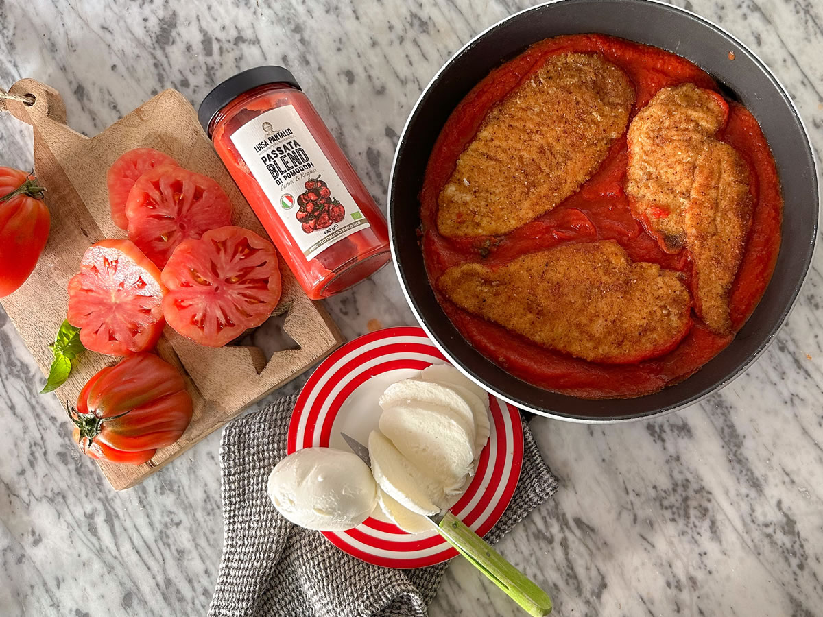 PROCEDIMENTO-Pollo-alla-pizzaiola-con-Passata-BLEND-di-pomodori-PANTALEO5.jpg