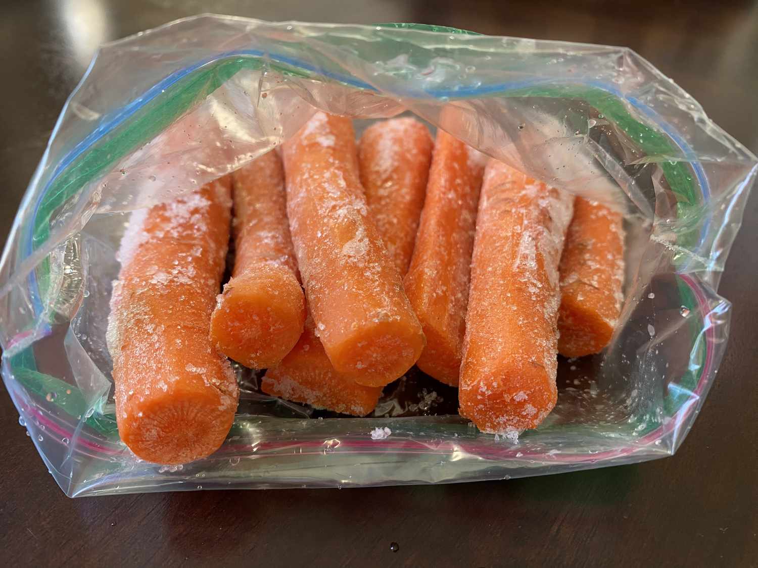 279320frozen-carrots-for-teething-babyBTarrio-6f0b9dc6ce1a4c3388643d5d95287613.jpeg