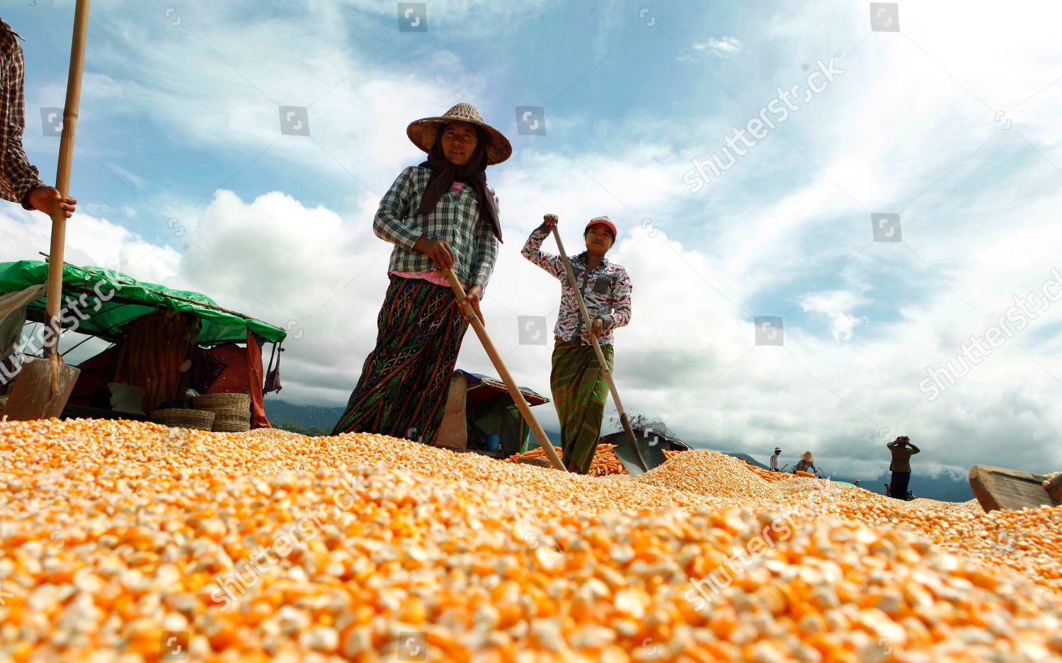 myanmar-daily-life-shutterstock-editorial-6711596b.jpg