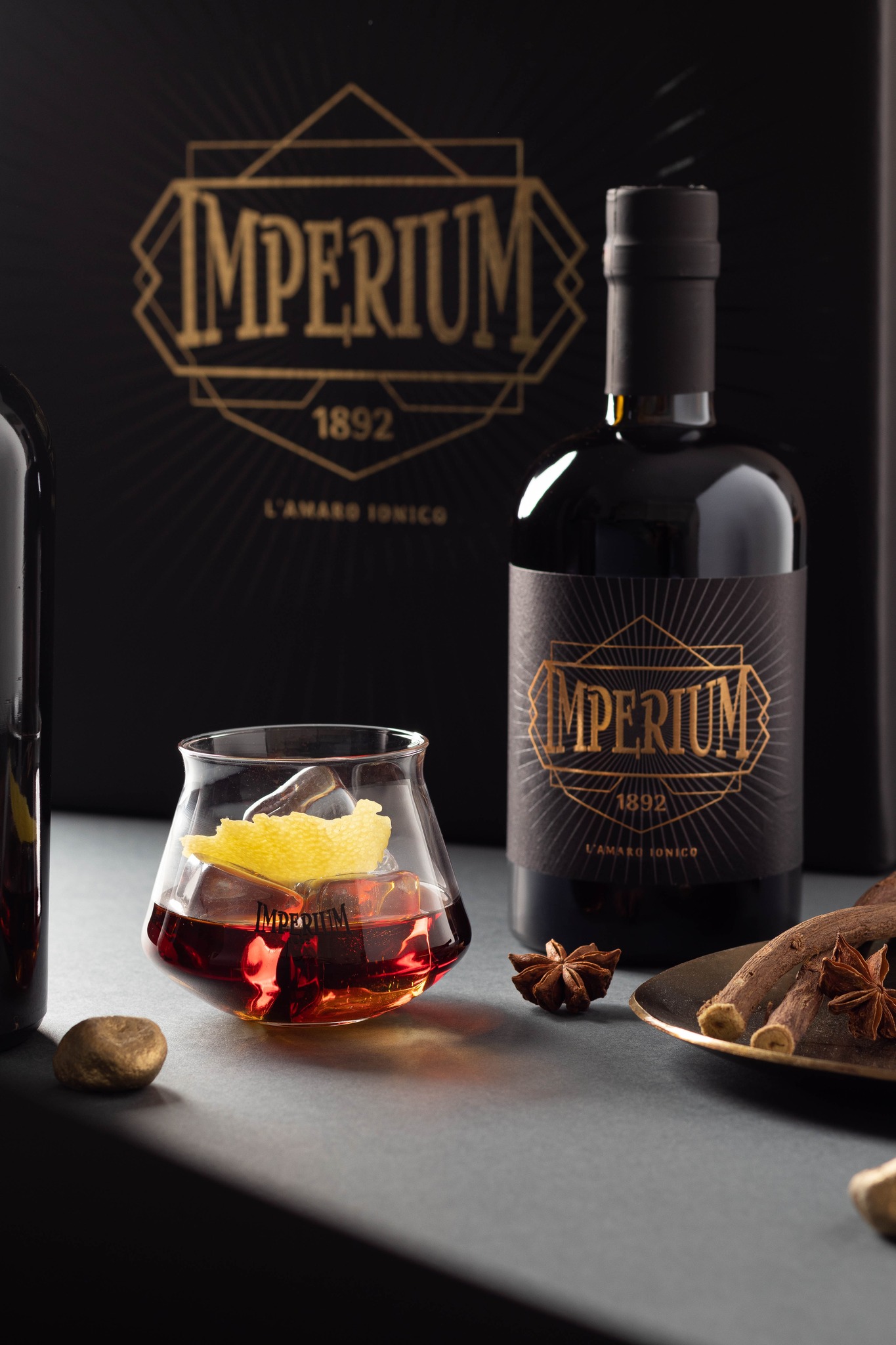 amaro con scatola imperium.jpeg