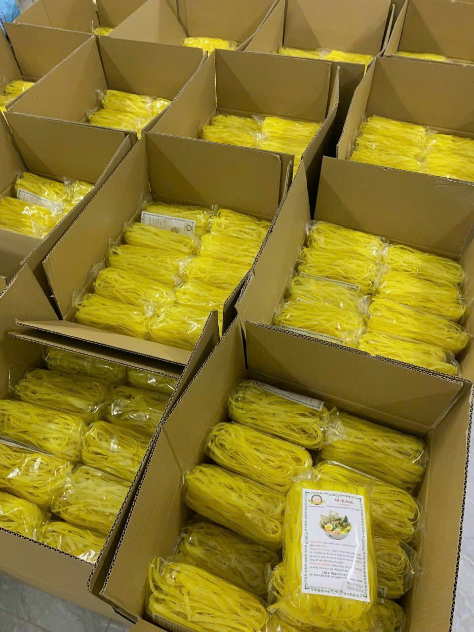 packing quang noodle.jpg