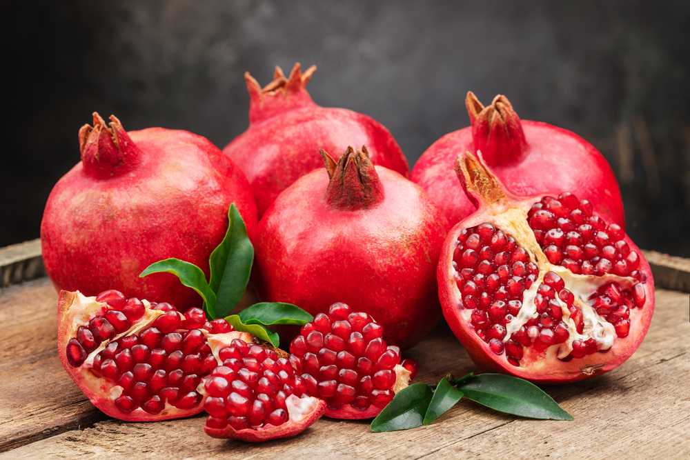 인도 Fresh Pomegranate - shutterstock_1849814572.jpg